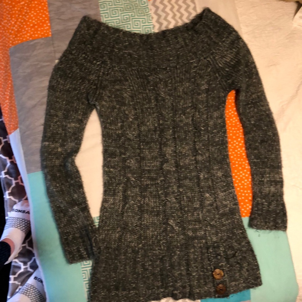 Scoop neck blue/gray sweater